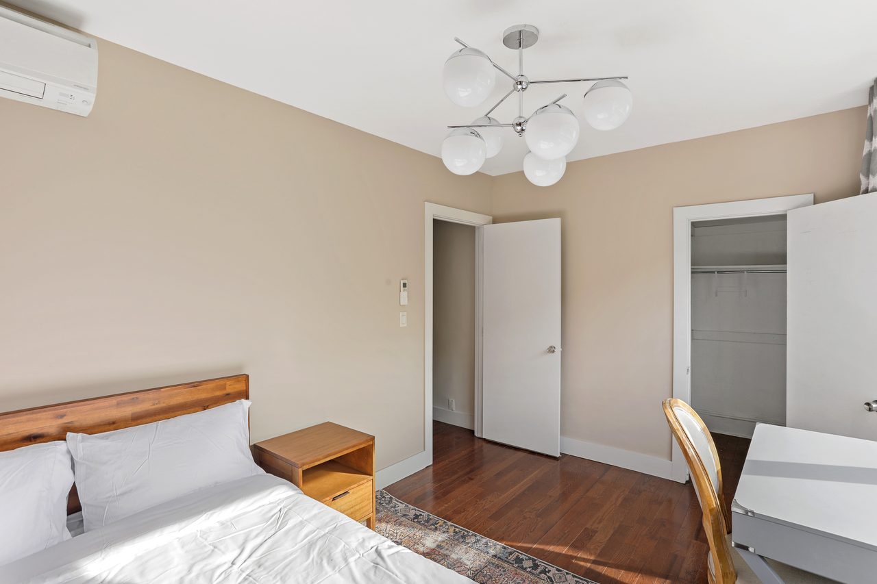  #749: Prospect Park South - Queen Room A   -  #749: Prospect Park South  - Gallery -  4
