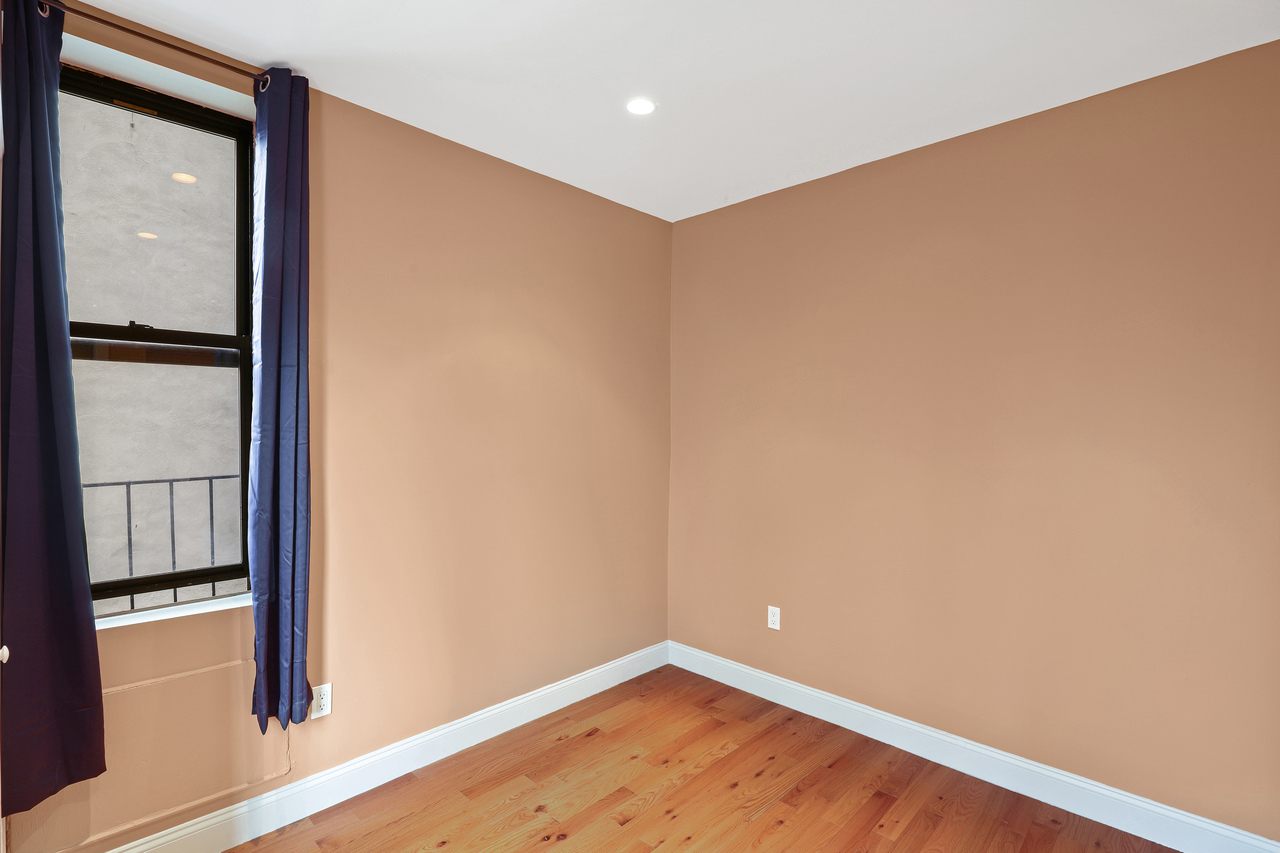 #555: East Village - 1 Bedroom (Queen) - 2