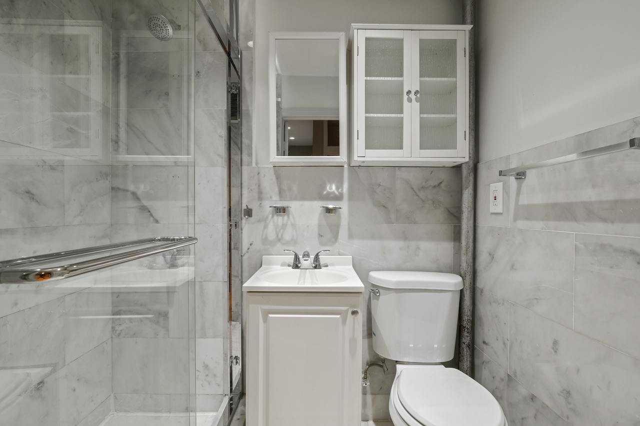 #555: East Village - 1 Bedroom (Queen) - 9