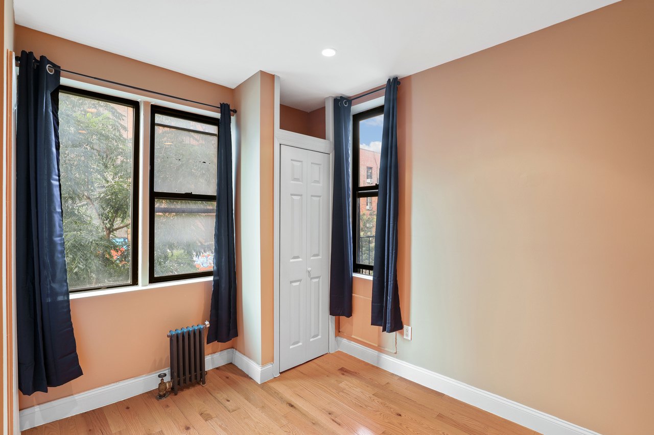#555: East Village - 1 Bedroom (Queen) - 4