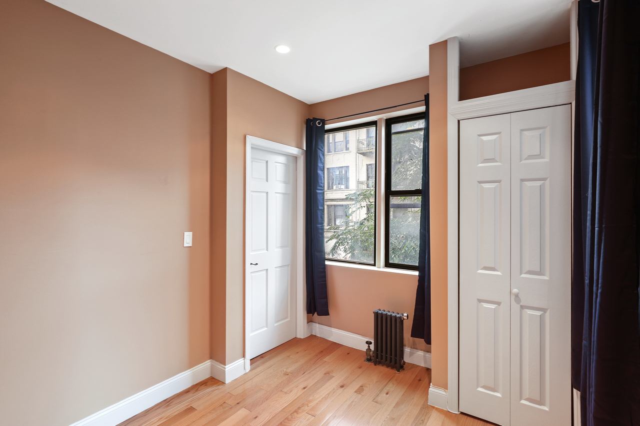 #555: East Village - 1 Bedroom (Queen) - 3