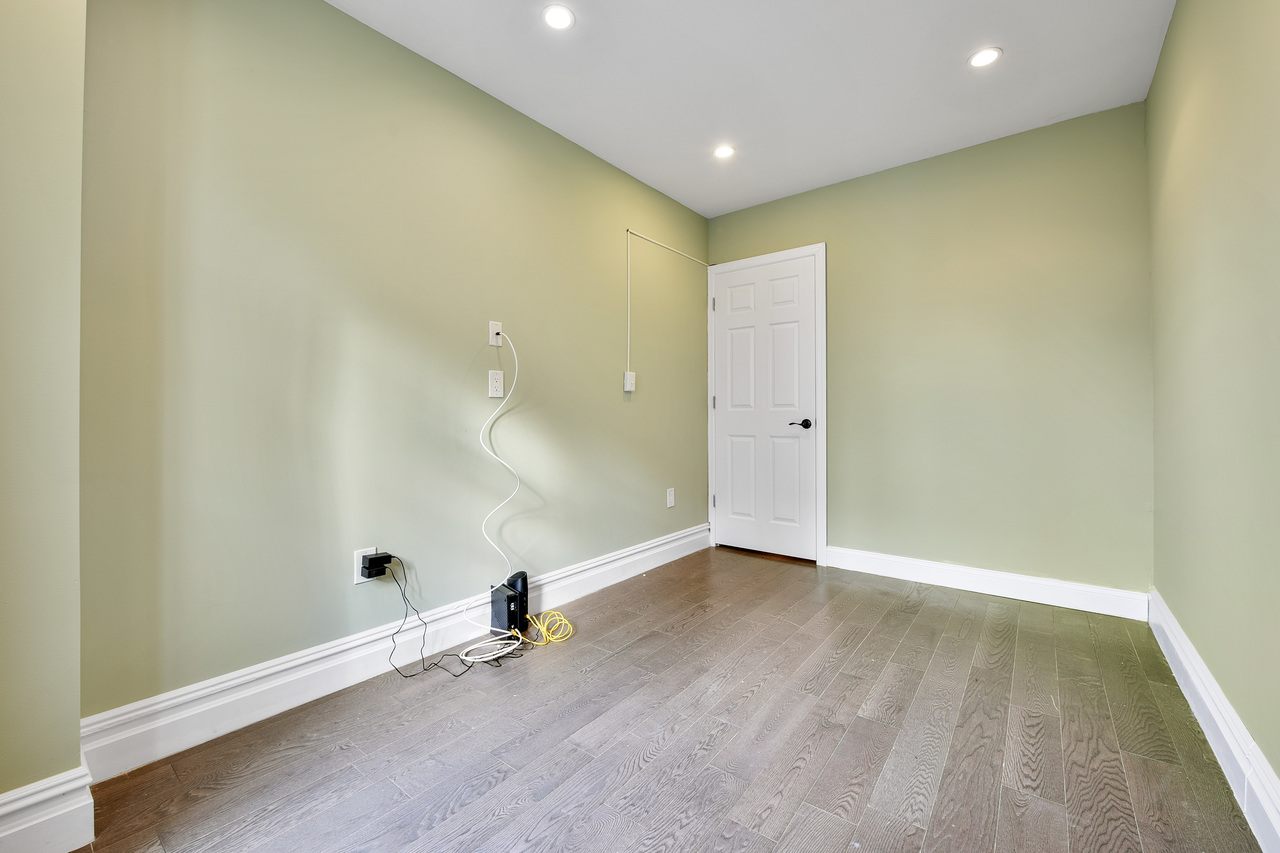 #557: East Village - Full Bedroom C - 5