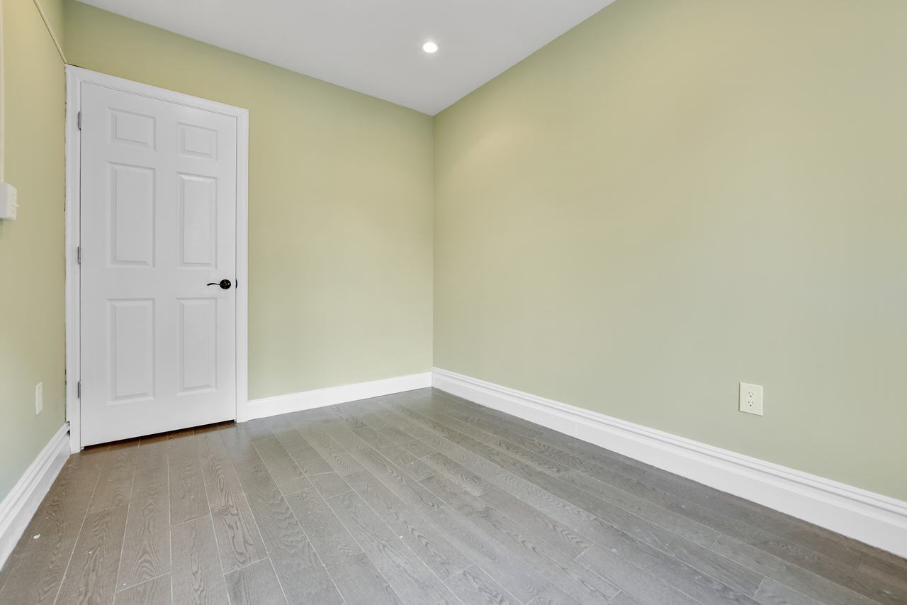#557: East Village - Full Bedroom C - 6