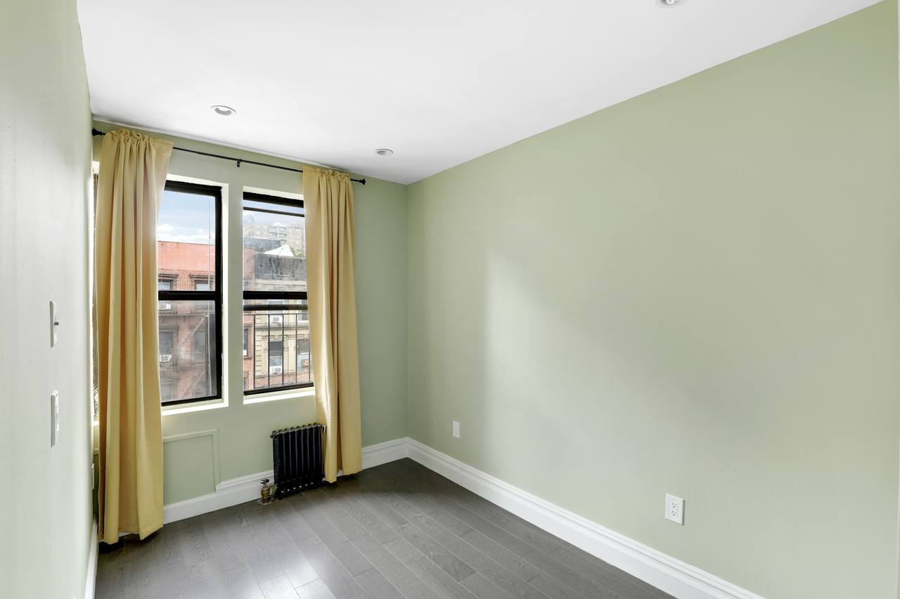 #557: East Village - Queen Bedroom A W/Private Bathroom - 10