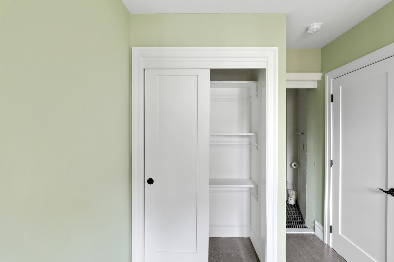 #557: East Village - Queen Bedroom A W/Private Bathroom - 11