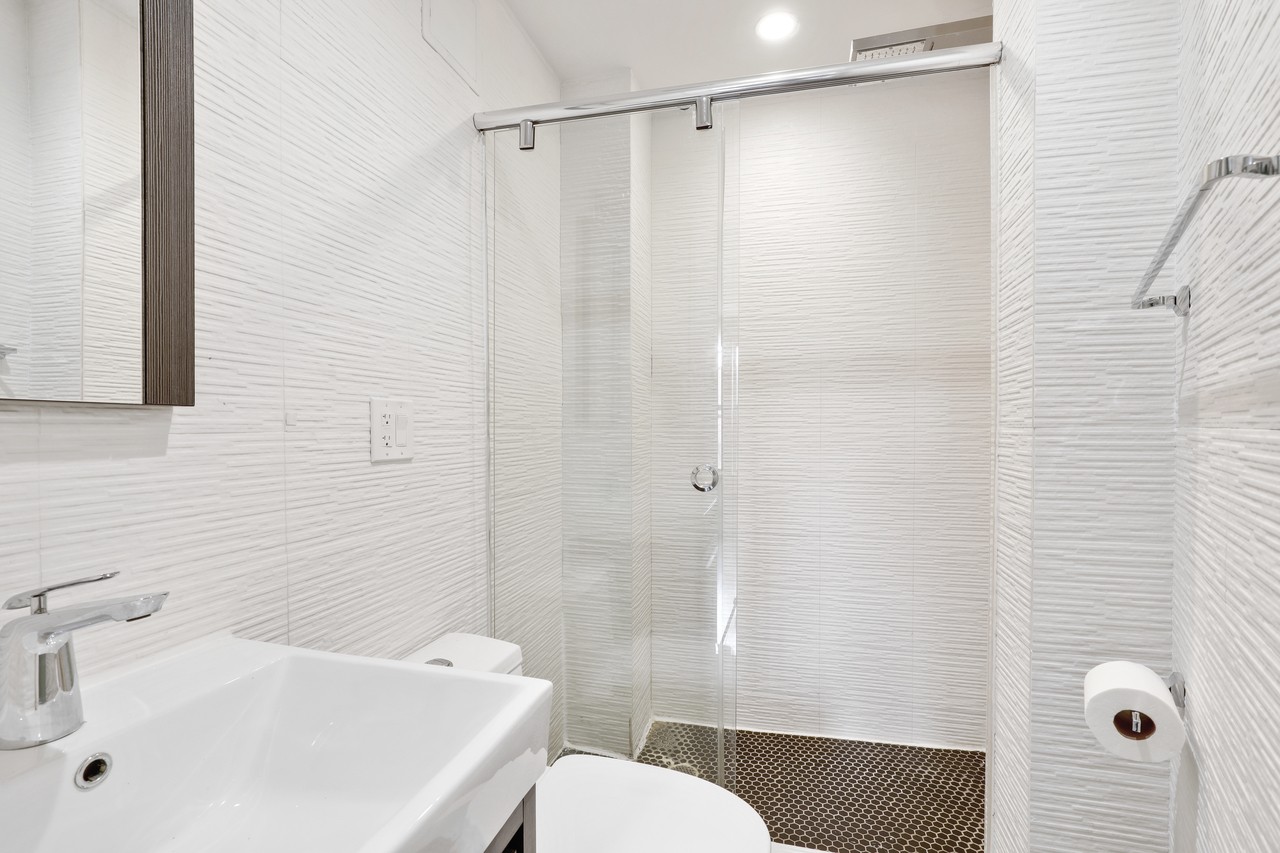 #557: East Village - Queen Bedroom A W/Private Bathroom - 14