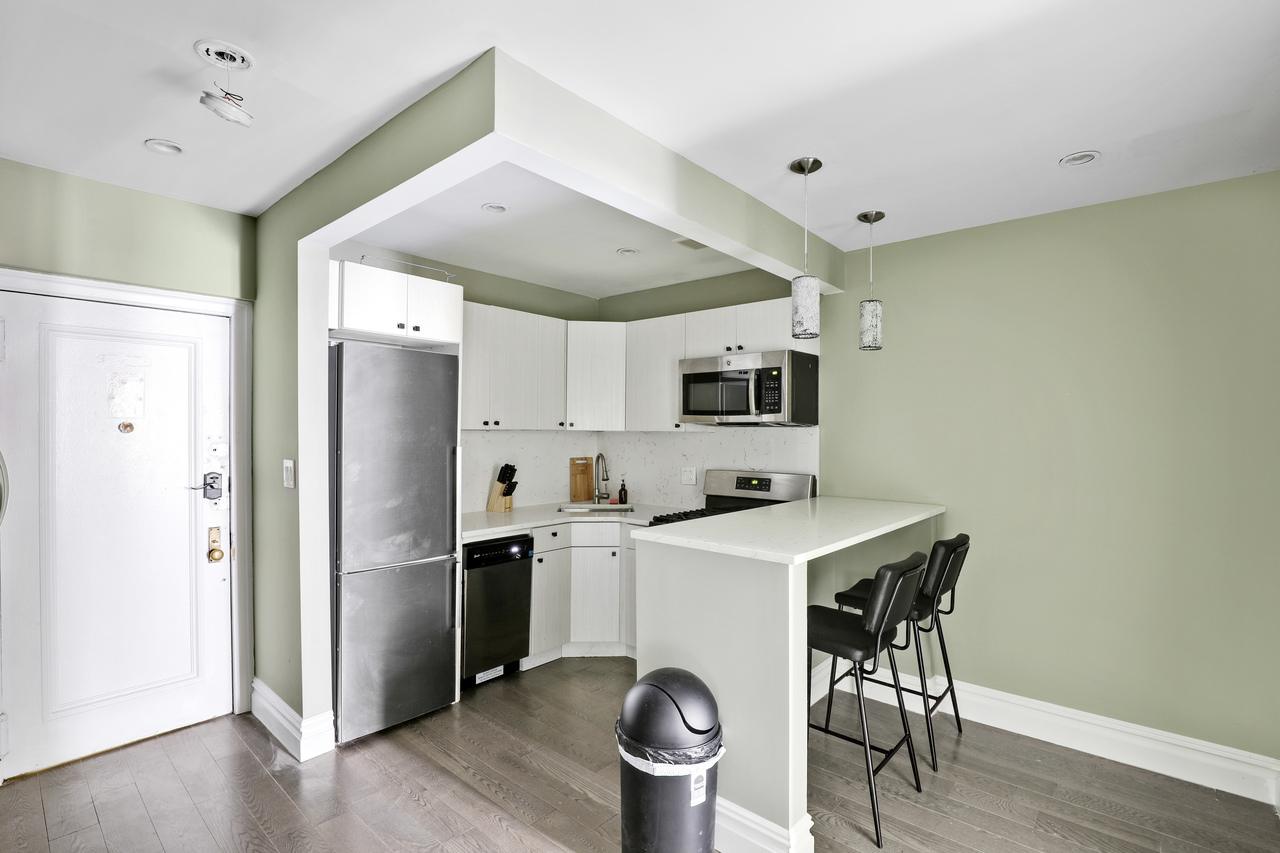 #557: East Village - Queen Bedroom A W/Private Bathroom - 15