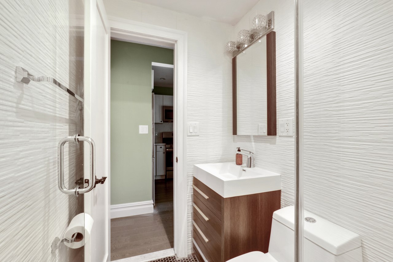 #557: East Village - Queen Bedroom A W/Private Bathroom - #557: East Village - Gallery - 5