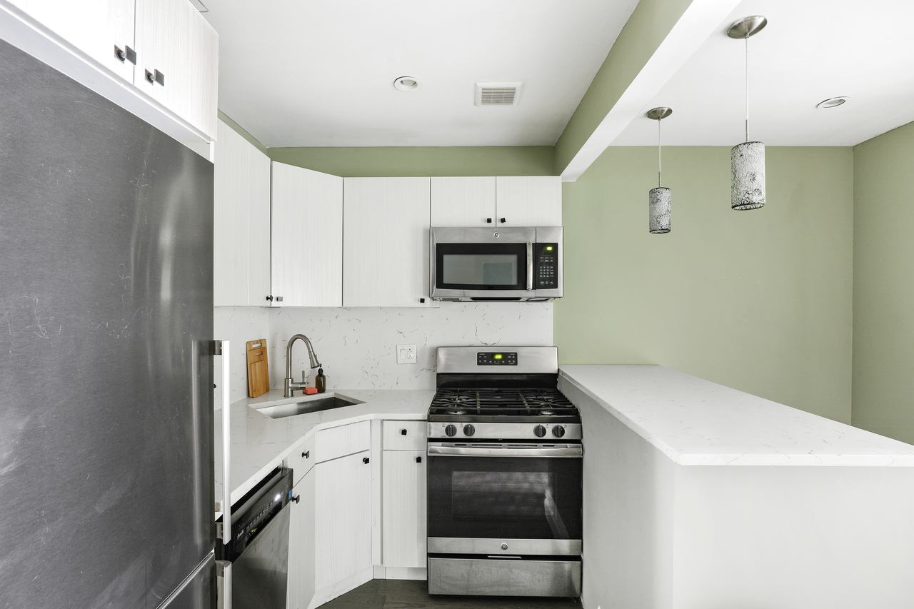 #557: East Village - Queen Bedroom A W/Private Bathroom - 1