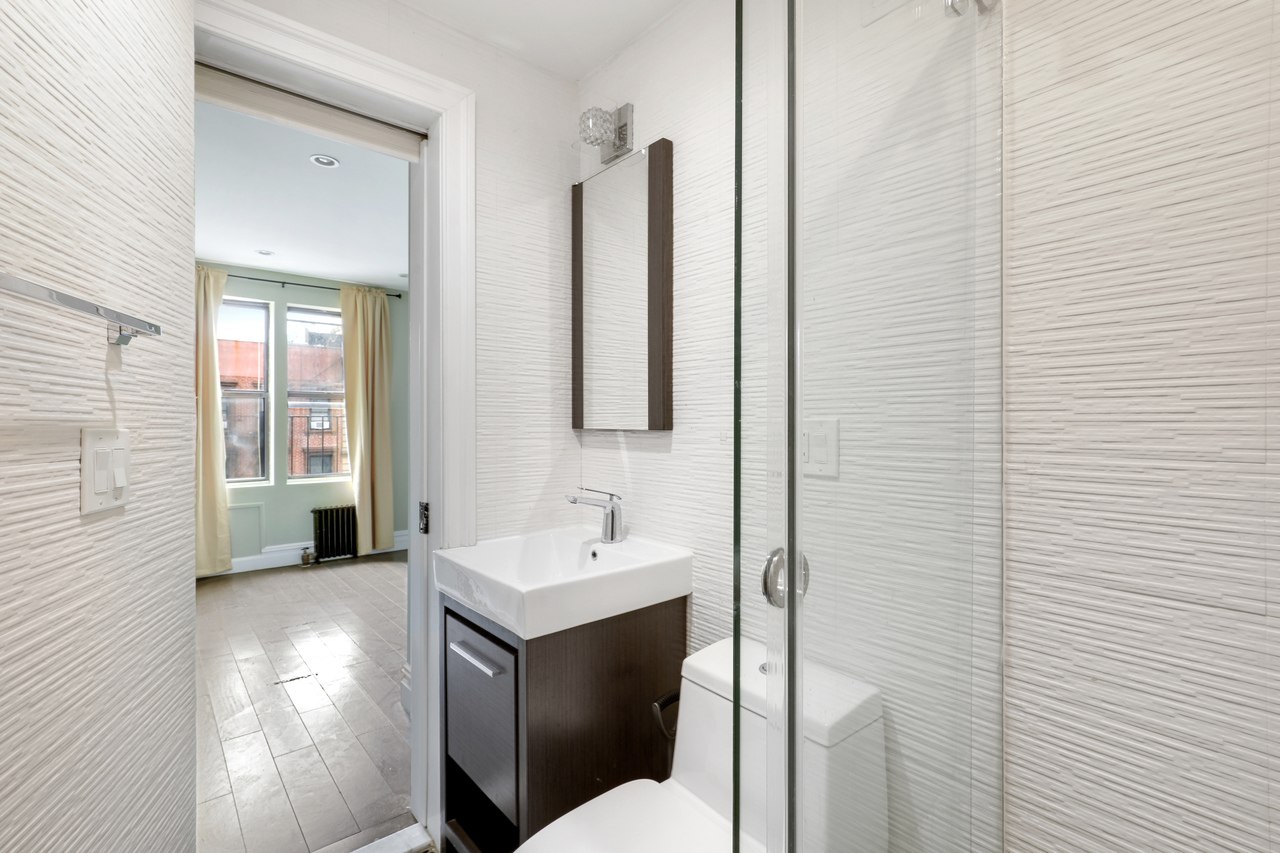 #557: East Village - Queen Bedroom A W/Private Bathroom - 13