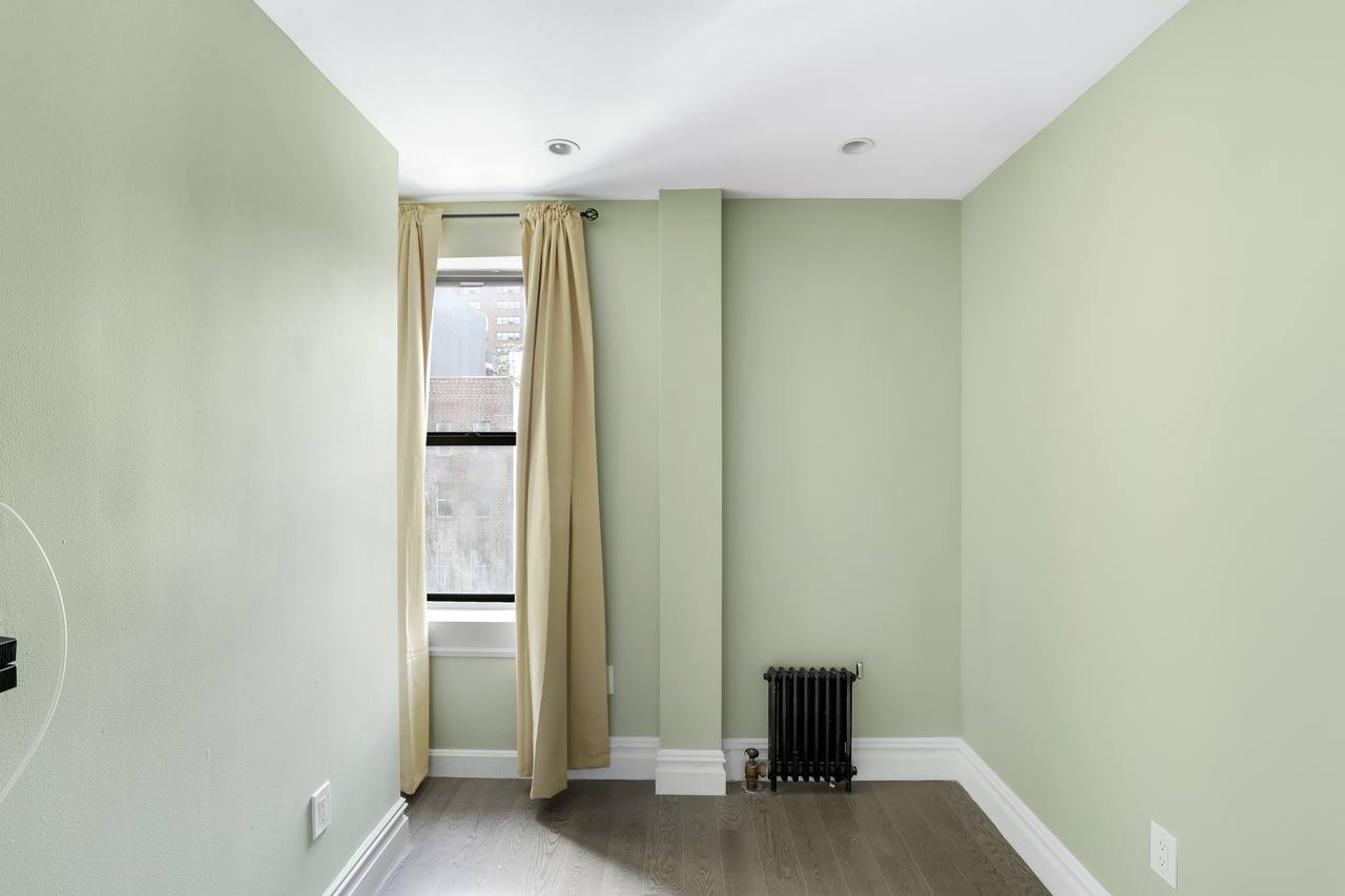 #557: East Village - Full Bedroom B - #557: East Village - Gallery - 4