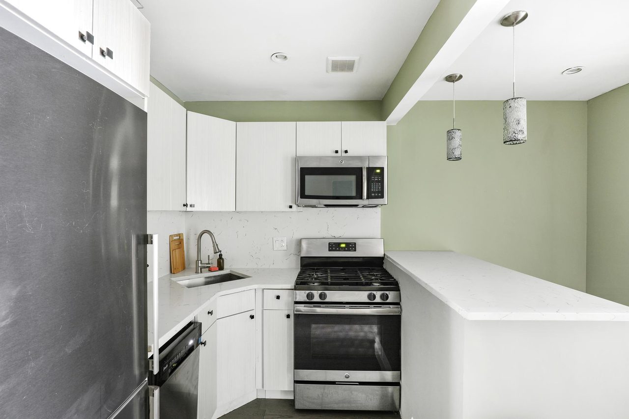  #557: East Village - Full Bedroom B  -  #557: East Village  - Gallery -  2