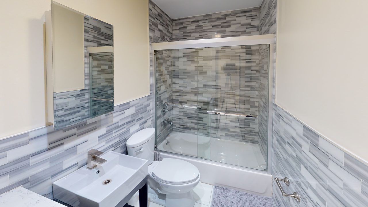 #1796: Upper West Side - Queen Bedroom B - 5