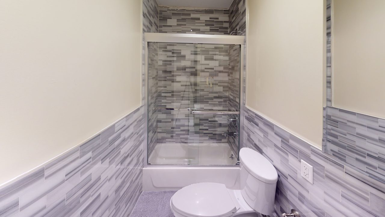 #1796: Upper West Side - Queen Bedroom B - 4