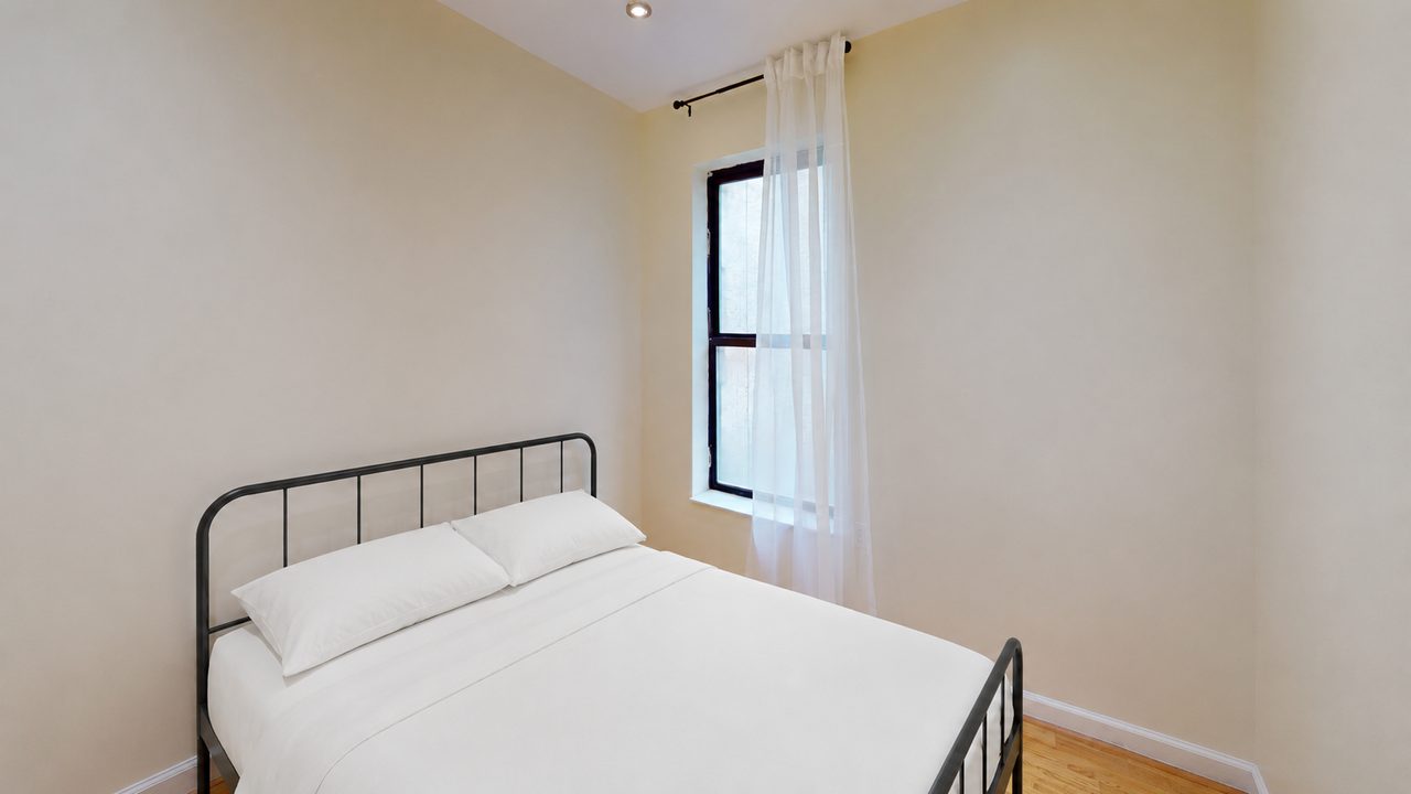 #1796: Upper West Side - Queen Bedroom E - 1