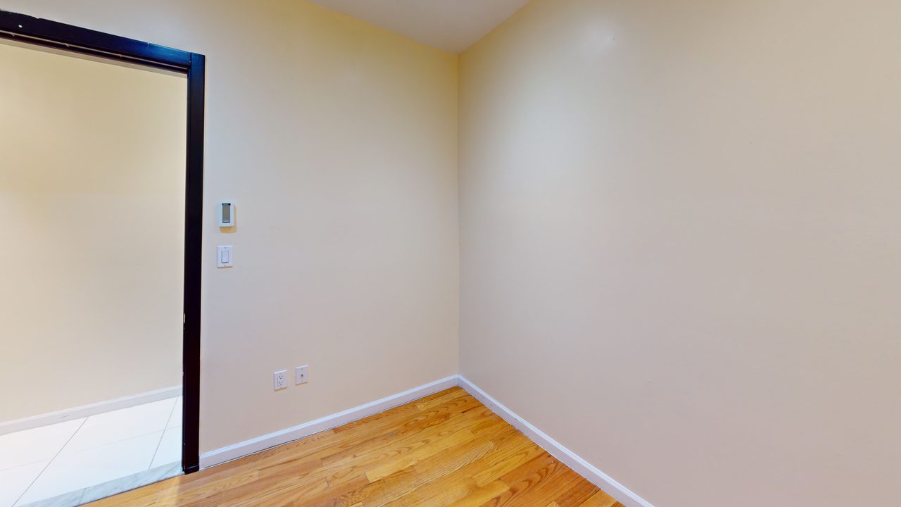 #1796: Upper West Side - Queen Bedroom E - 1