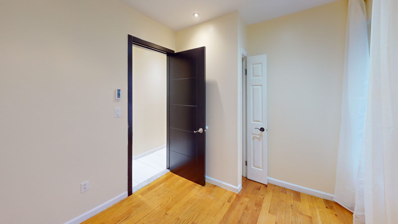 #1796: Upper West Side - Queen Bedroom D - 3