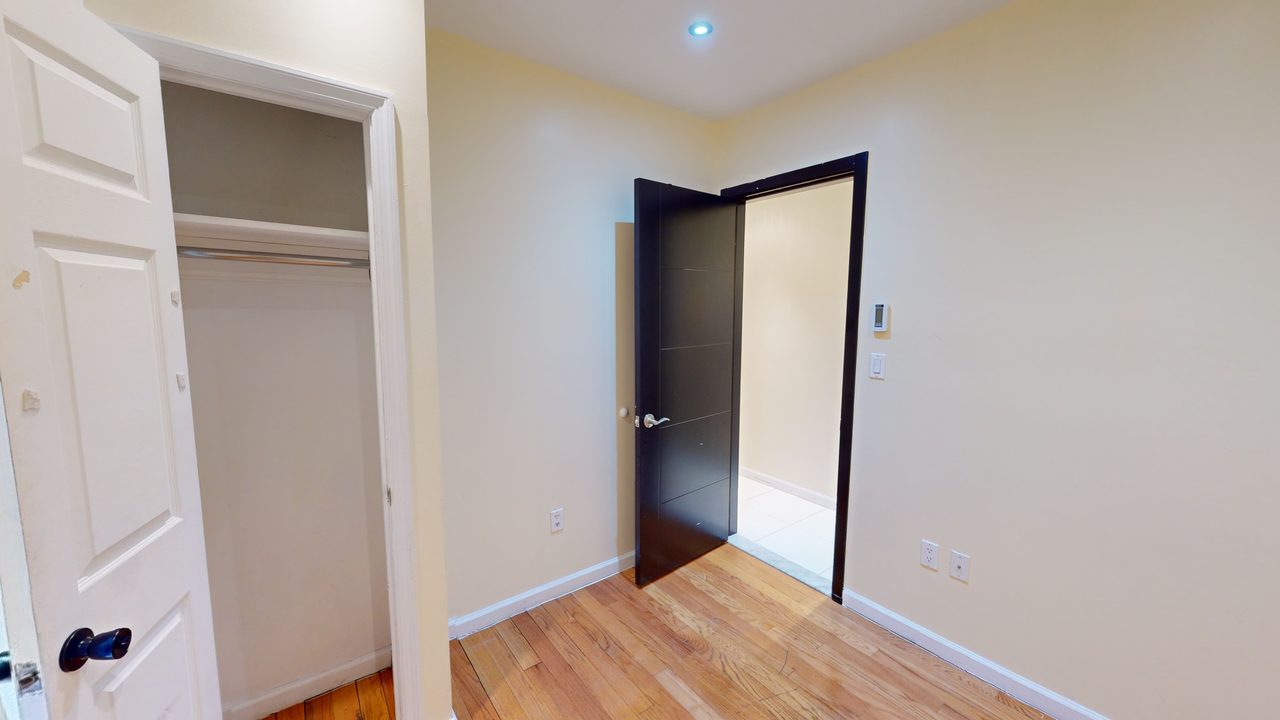 #1796: Upper West Side - Queen Bedroom F - #1796: Upper West Side - Gallery - 4