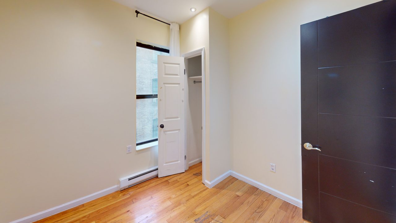  #1796: Upper West Side - Queen Bedroom F  -  #1796: Upper West Side  - Gallery -  3