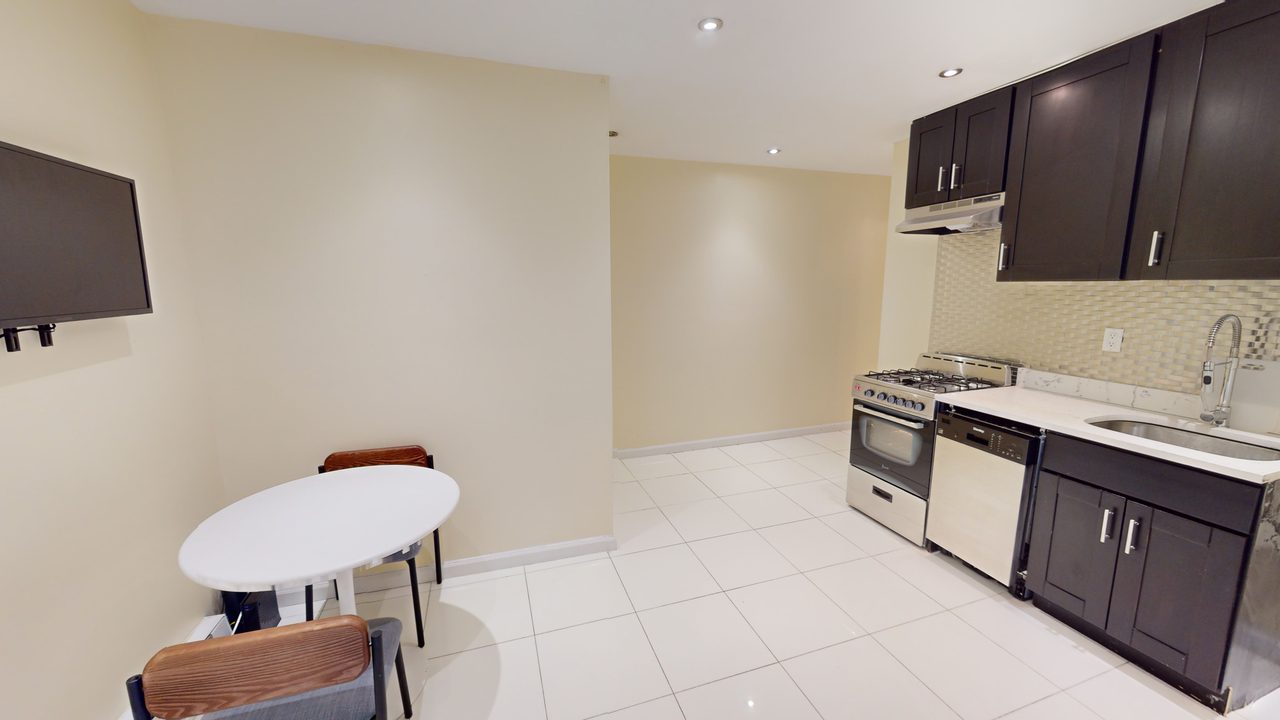  #1796: Upper West Side - Queen Bedroom C  -  #1796: Upper West Side  - Gallery -  3