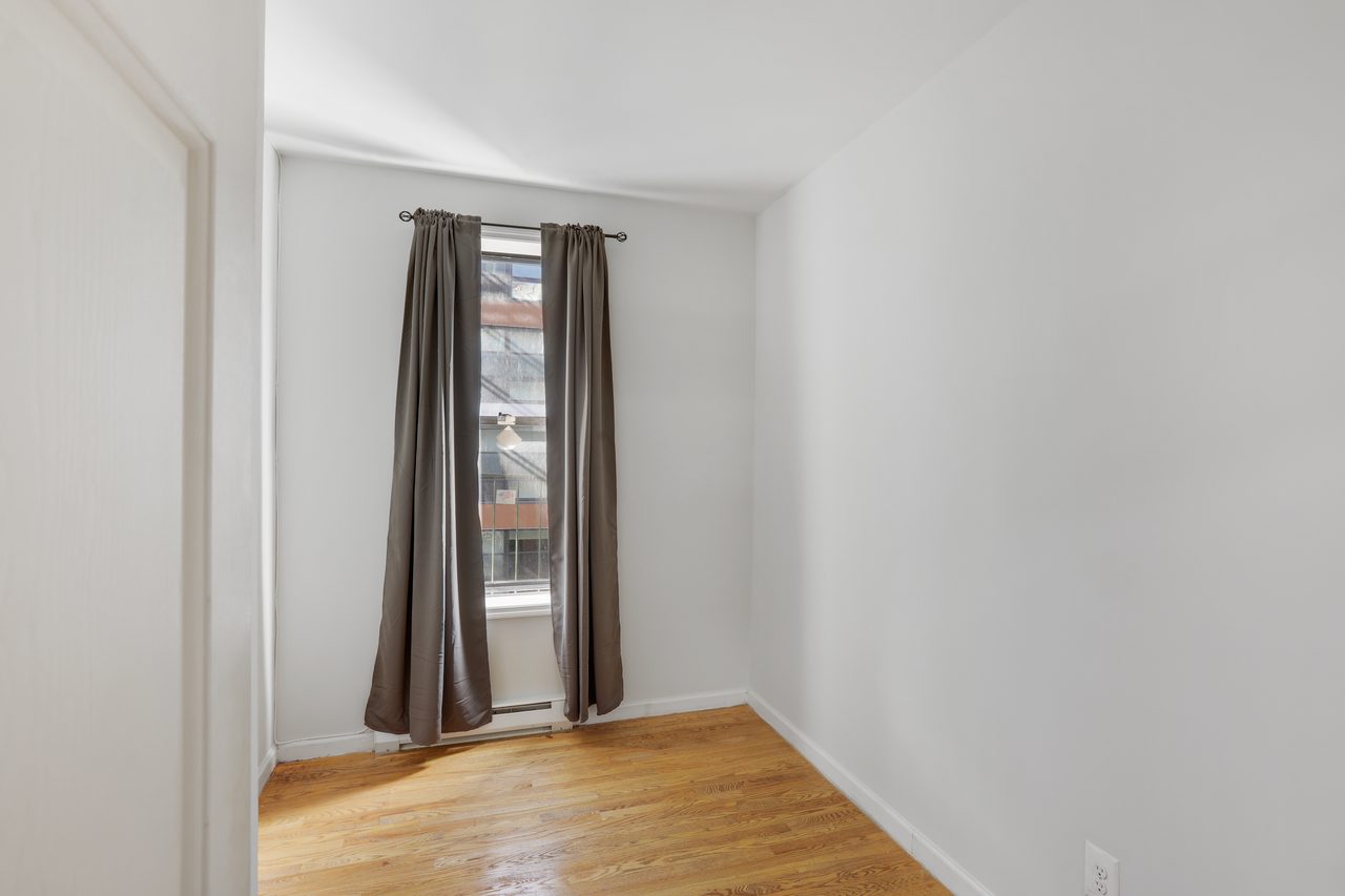 #754: Upper West Side - Queen Bedroom C - 13