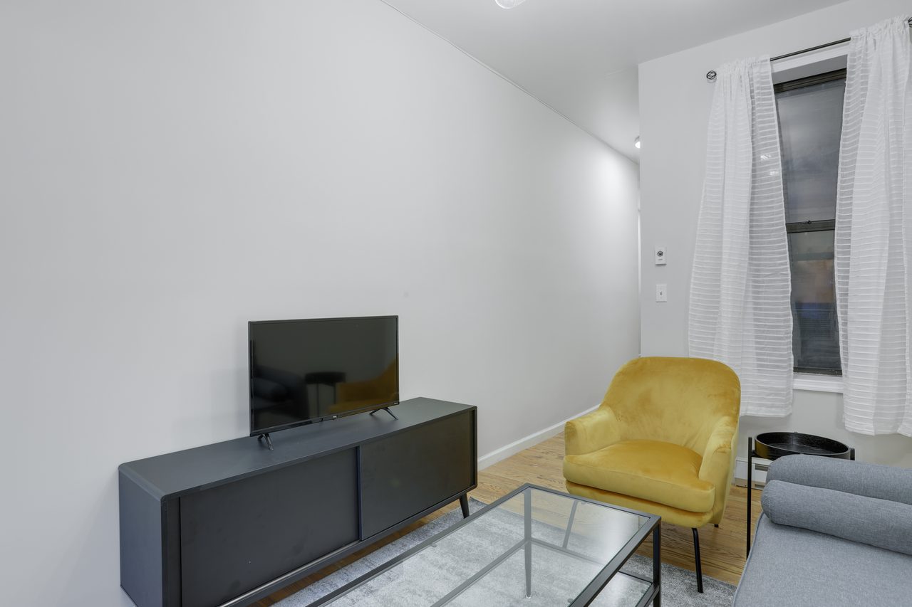 #754: Upper West Side - Queen Bedroom A - 5