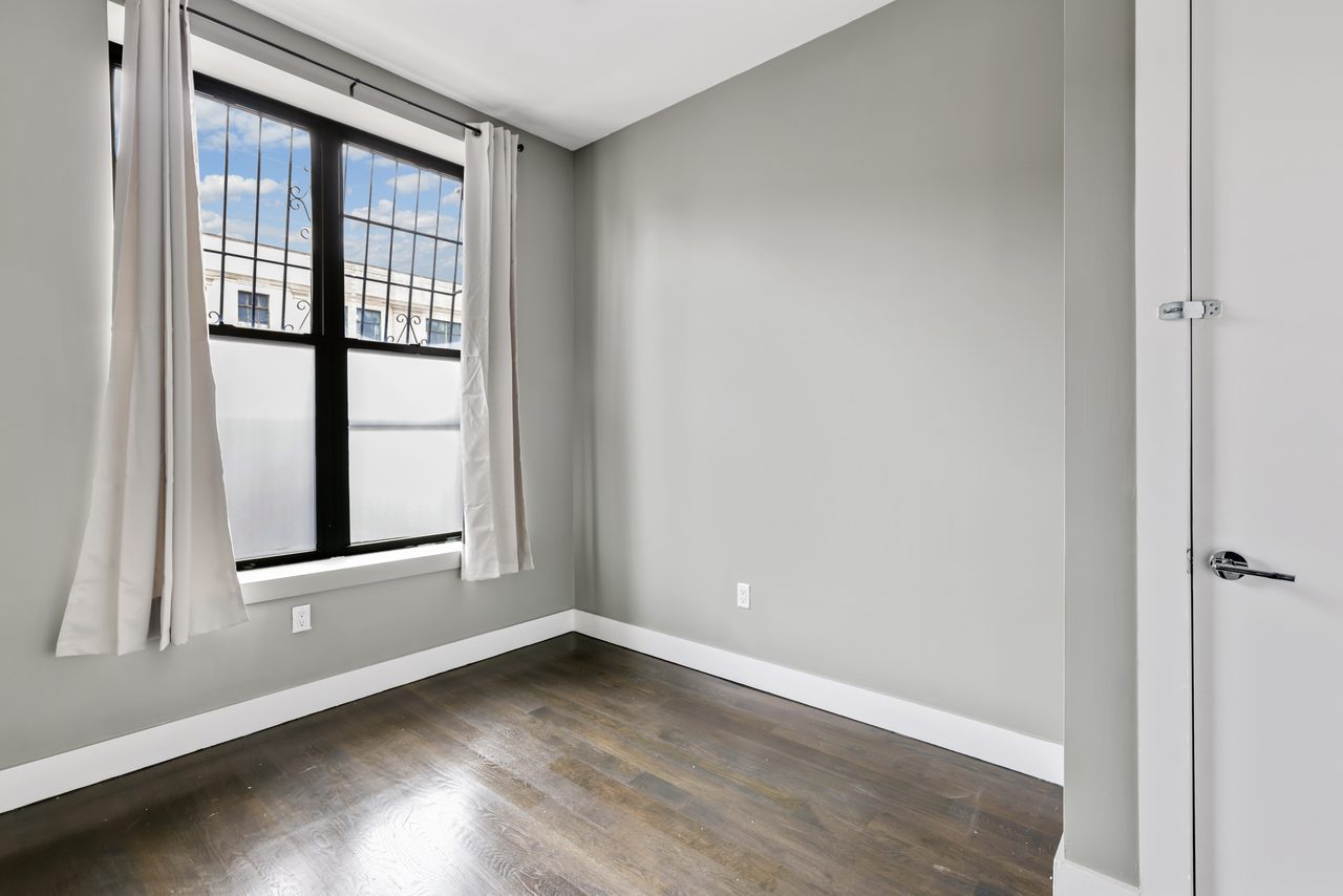 #836: Crown Heights - Full Bedroom A - #836: Crown Heights - Gallery - 1