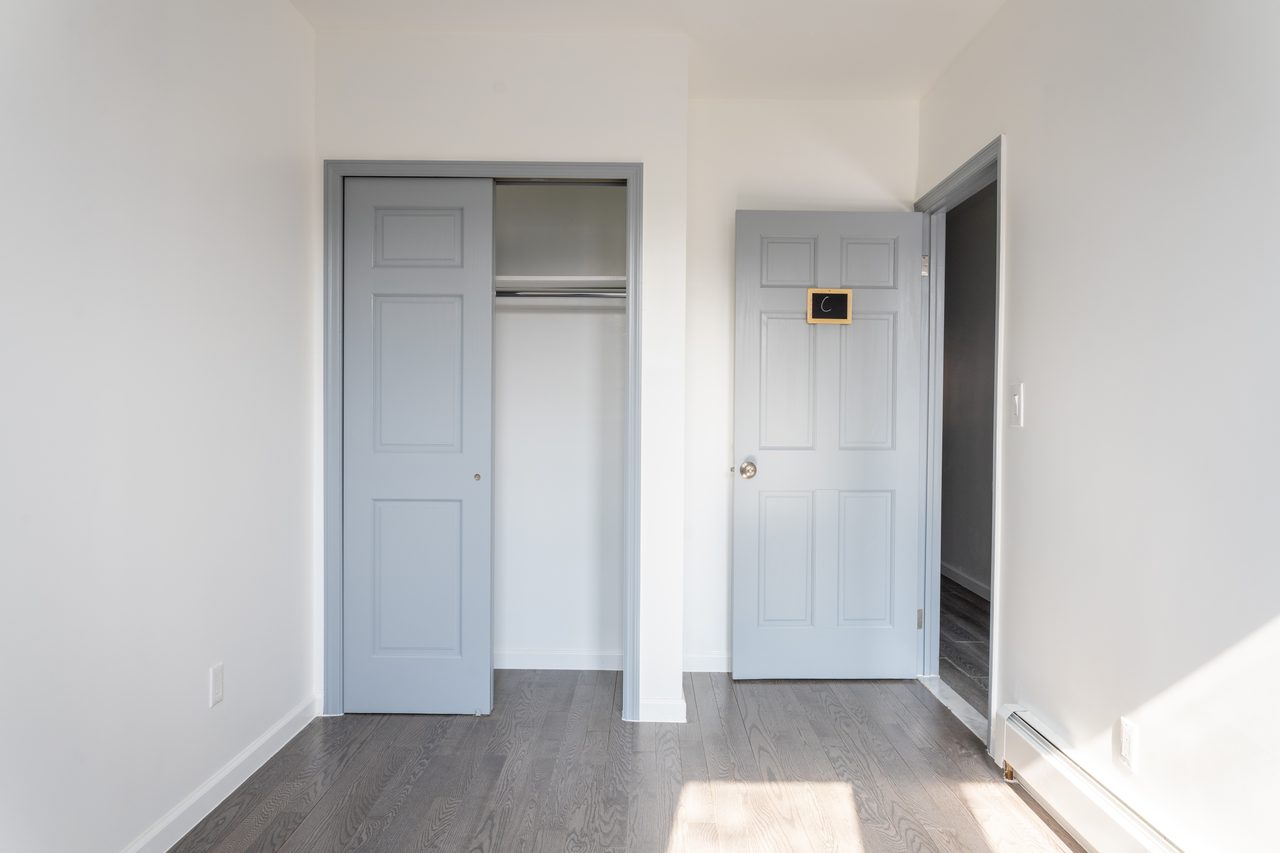 #979: Astoria - Queen Bedroom C - #979: Astoria - Gallery - 16