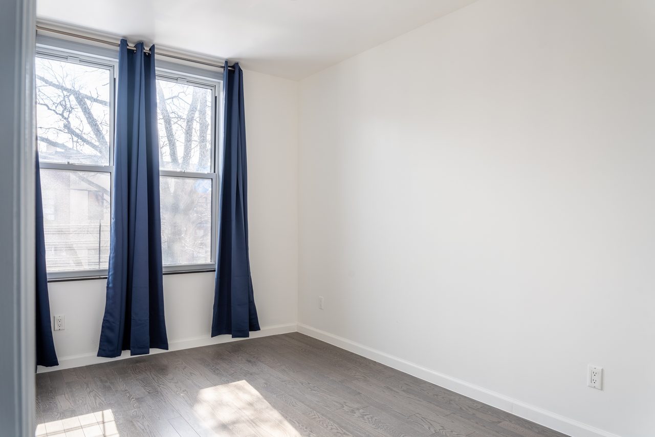 #979: Astoria - Queen Bedroom C - #979: Astoria - Gallery - 15