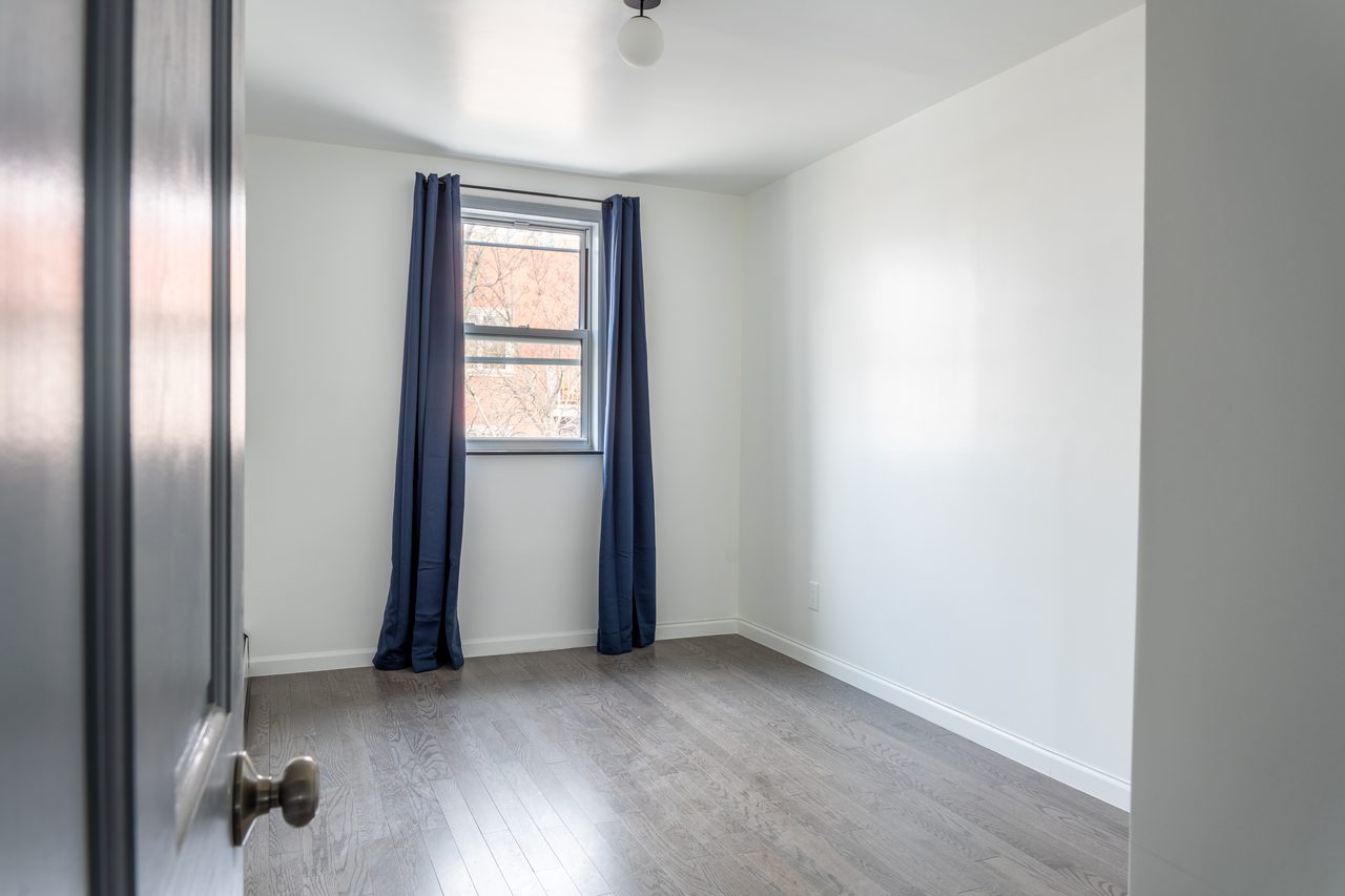 #979: Astoria - Queen Bedroom A - 18