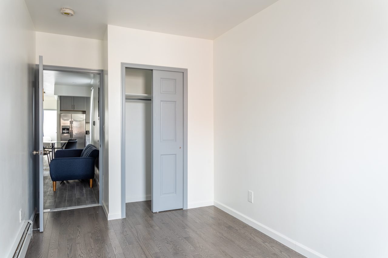 #979: Astoria - Queen Bedroom B - #979: Astoria - Gallery - 15