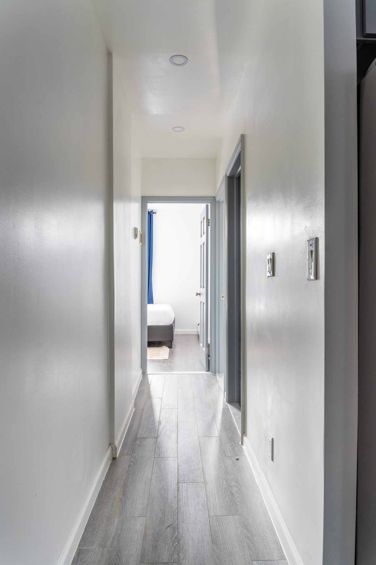  #979: Astoria - Queen Bedroom B  -  #979: Astoria  - Gallery -  7