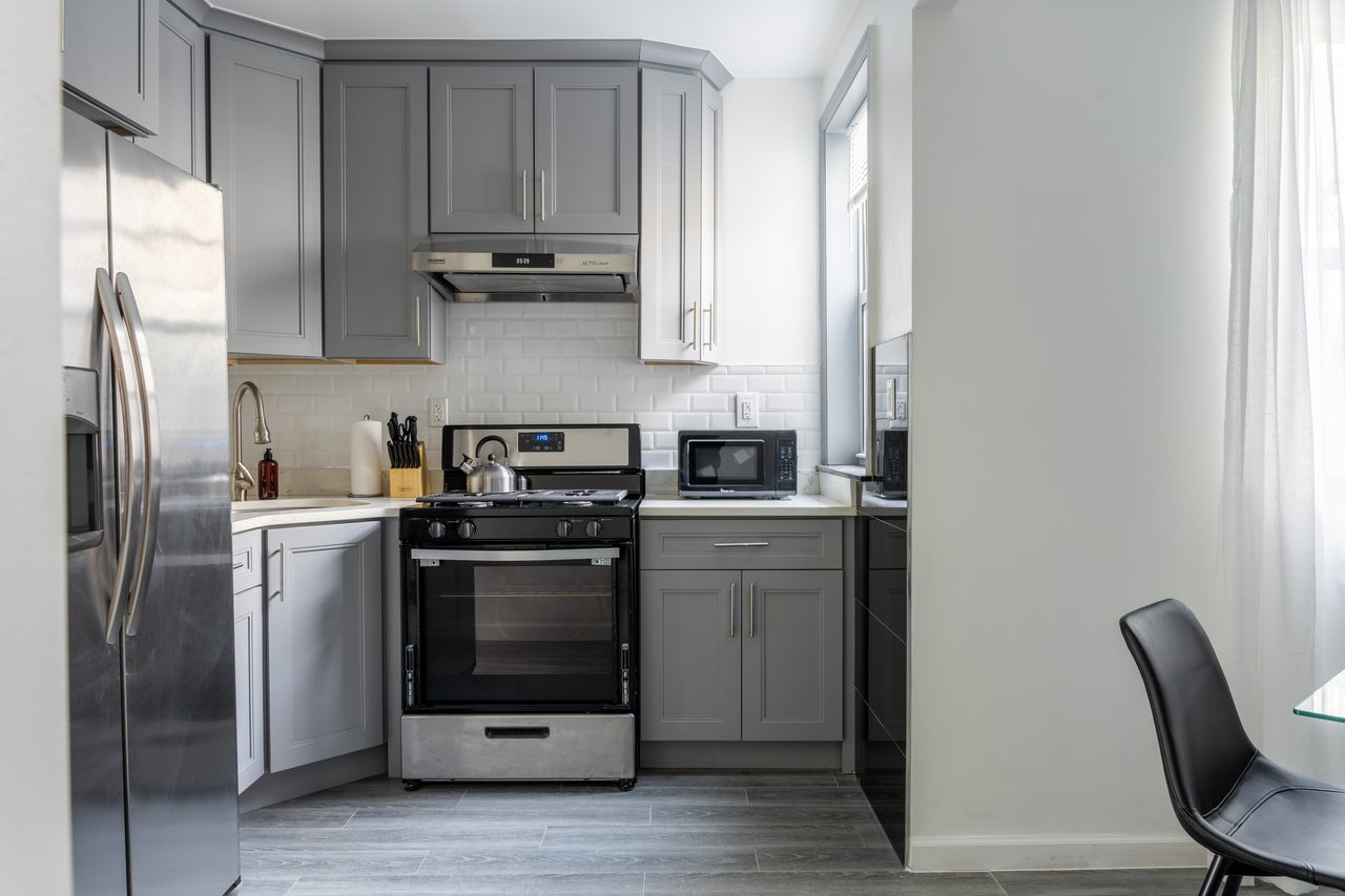  #979: Astoria - Full Bedroom D  -  #979: Astoria  - Gallery -  2