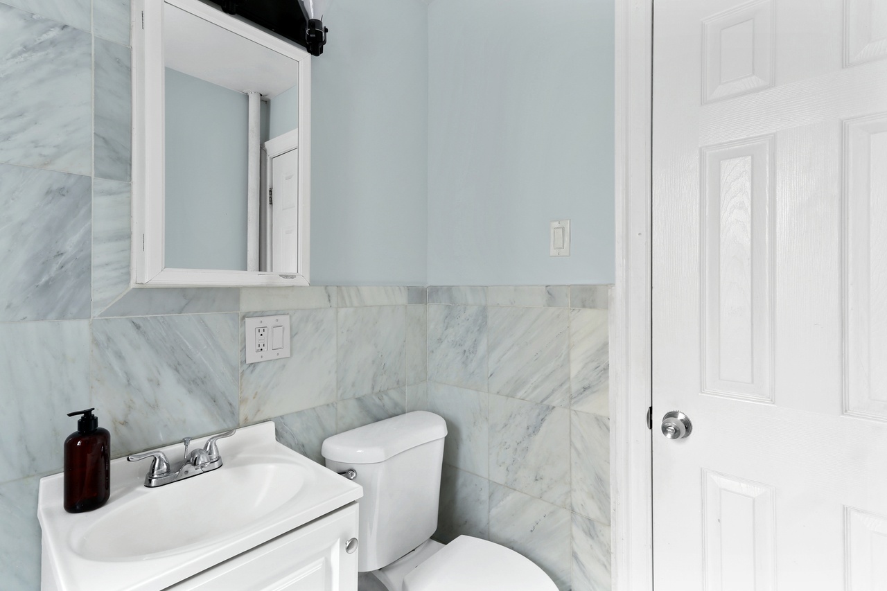 #702: East Harlem - Queen Bedroom A - #702: East Harlem - Gallery - 4