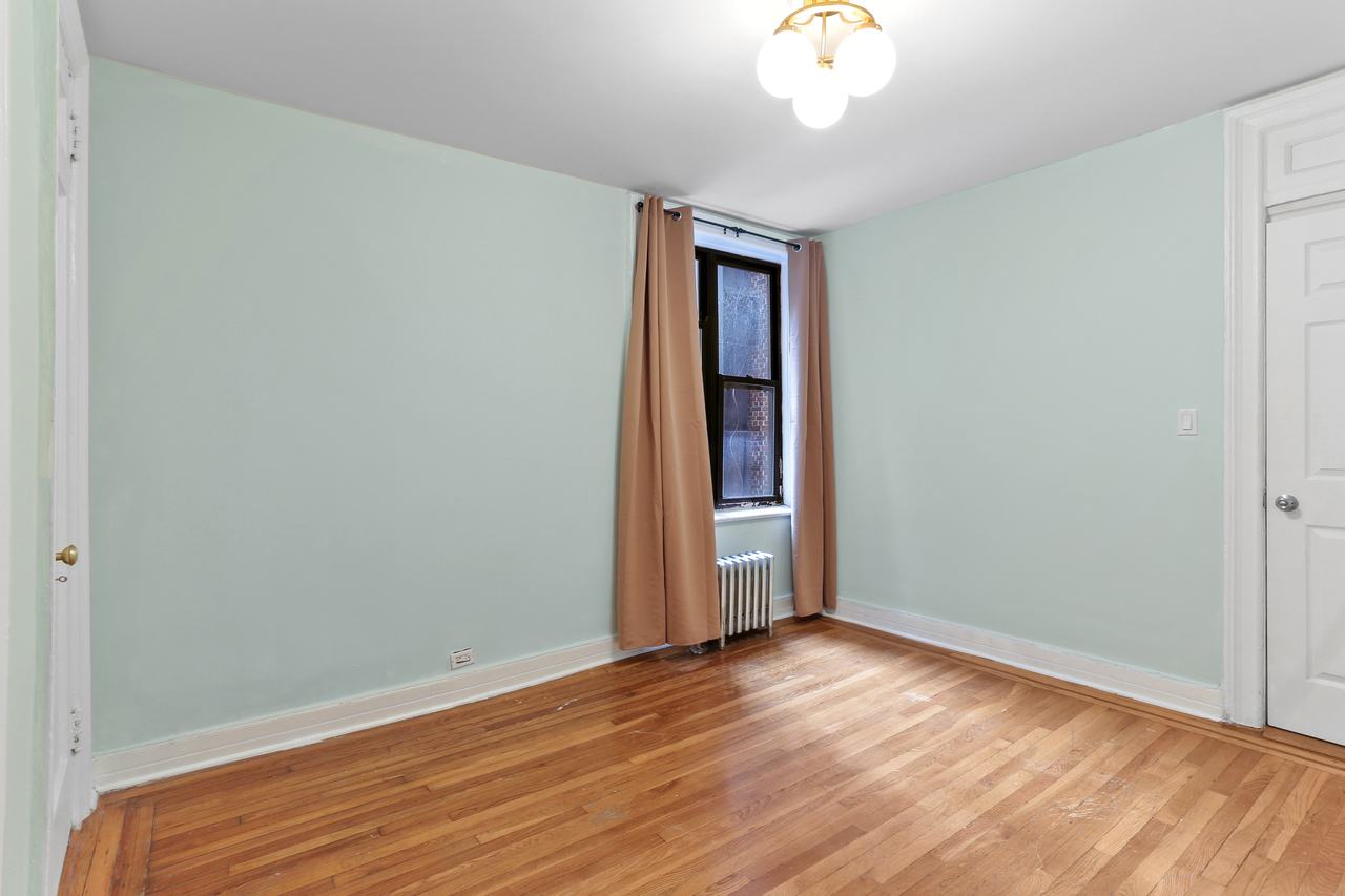 #702: East Harlem - Queen Bedroom A - 11