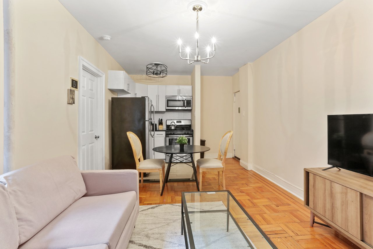 #702: East Harlem - Queen Bedroom A - 7