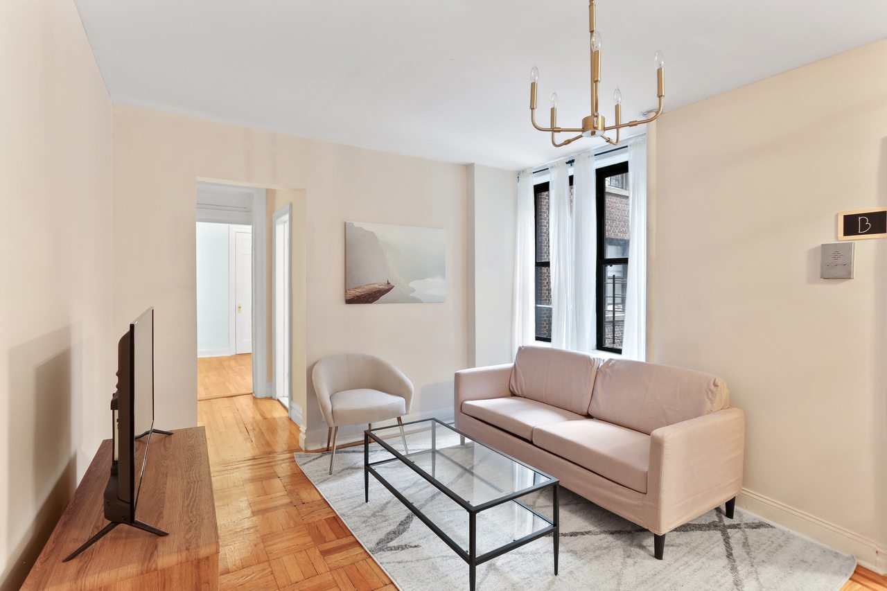 #702: East Harlem - Queen Bedroom A - #702: East Harlem - Gallery - 10