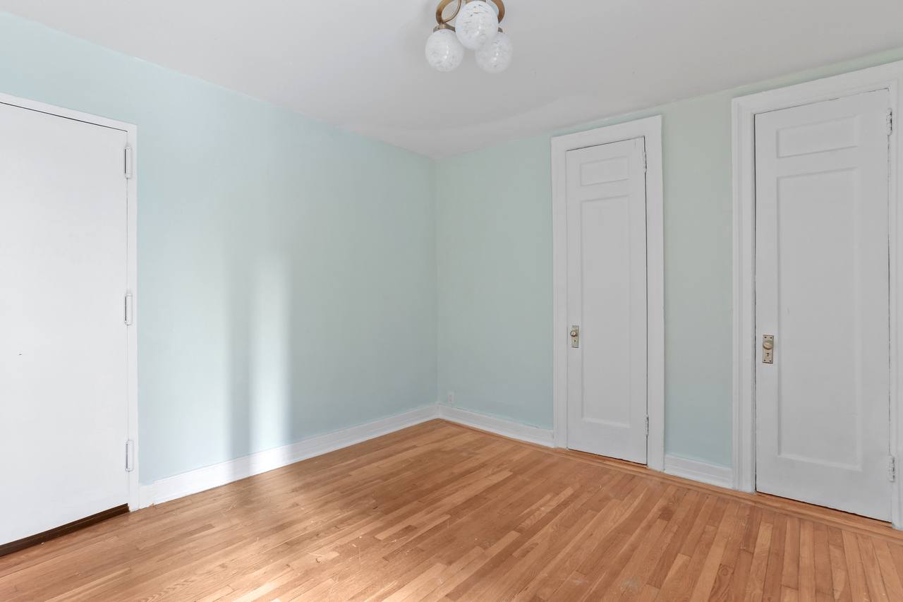 #702: East Harlem - Queen Bedroom A - 12