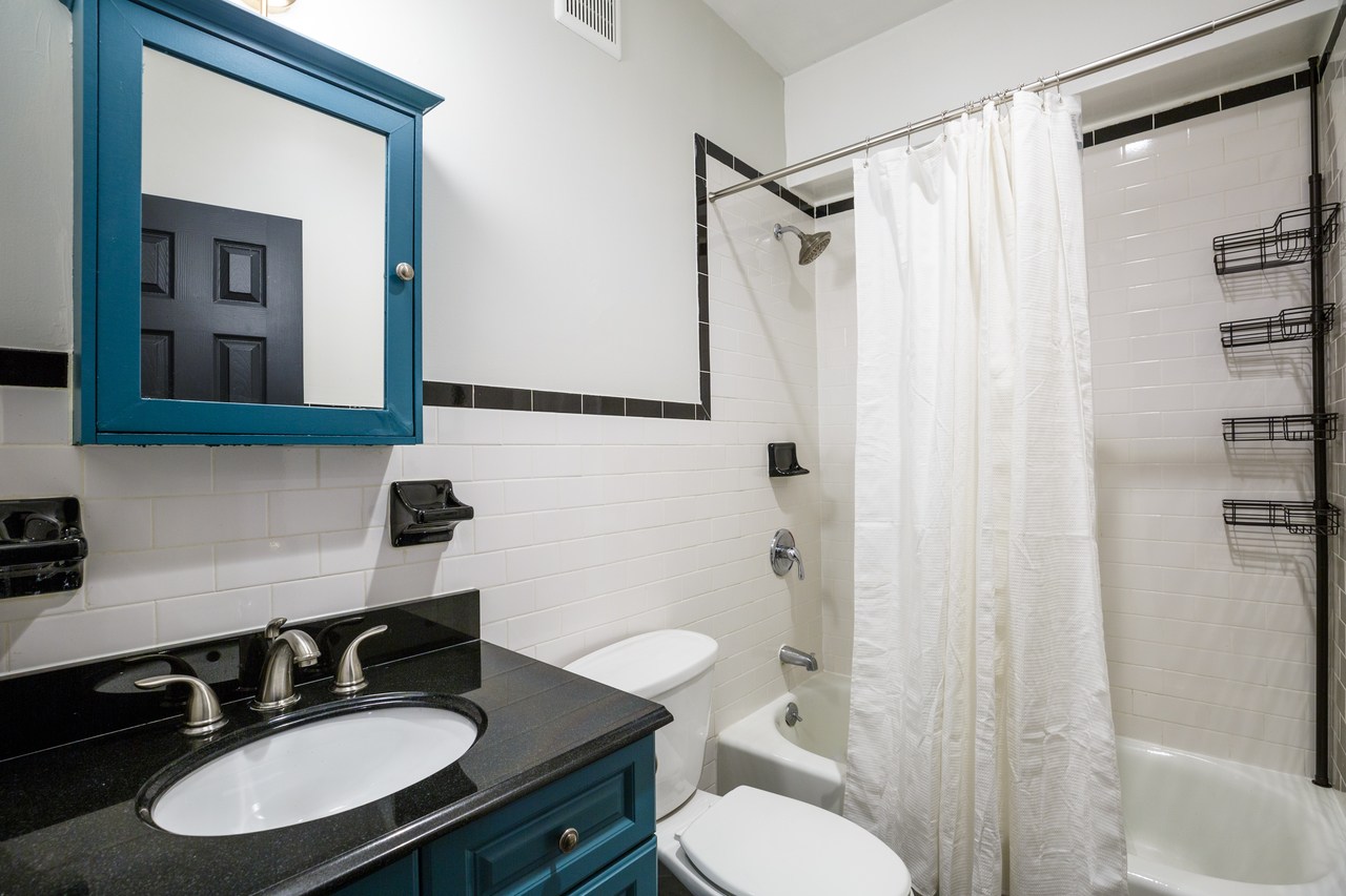  #142: Hell's Kitchen - Full Bedroom A  -  #142: Hell's Kitchen  - Gallery -  4