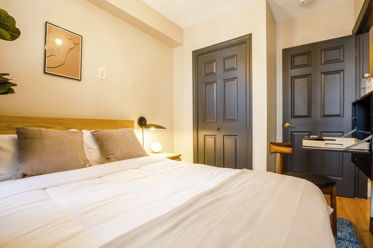  #142: Hell's Kitchen - Full Bedroom A  -  #142: Hell's Kitchen  - Gallery -  9