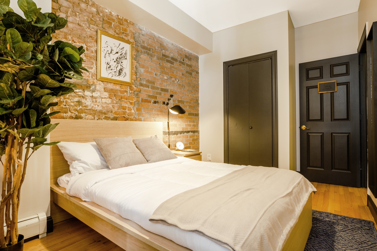  #142: Hell's Kitchen - Full Bedroom B  -  #142: Hell's Kitchen  - Gallery -  8