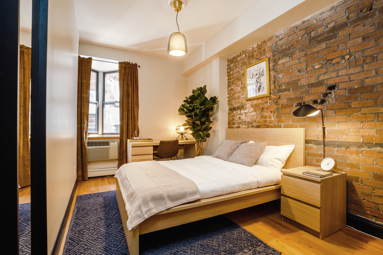  #142: Hell's Kitchen - Full Bedroom B  -  #142: Hell's Kitchen  - Gallery -  9