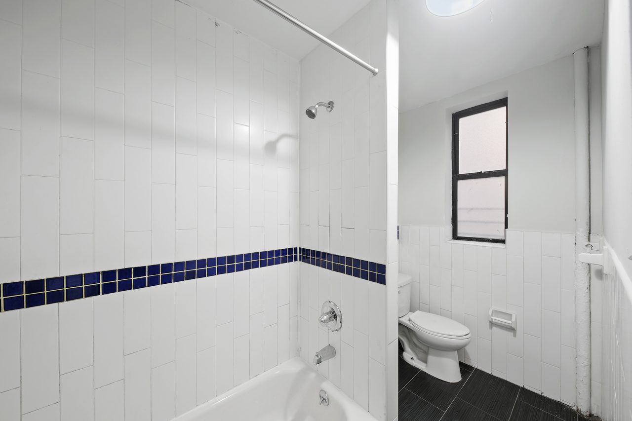 #594: Hamilton Heights - Queen Bedroom C - #594: Hamilton Heights - Gallery - 4