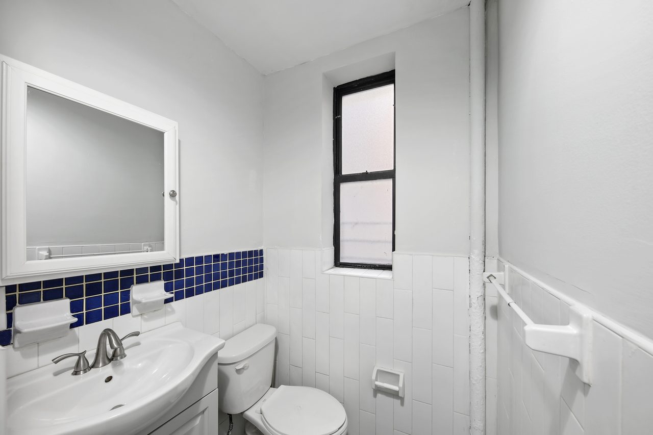  #594: Hamilton Heights - Queen Bedroom C  -  #594: Hamilton Heights  - Gallery -  3
