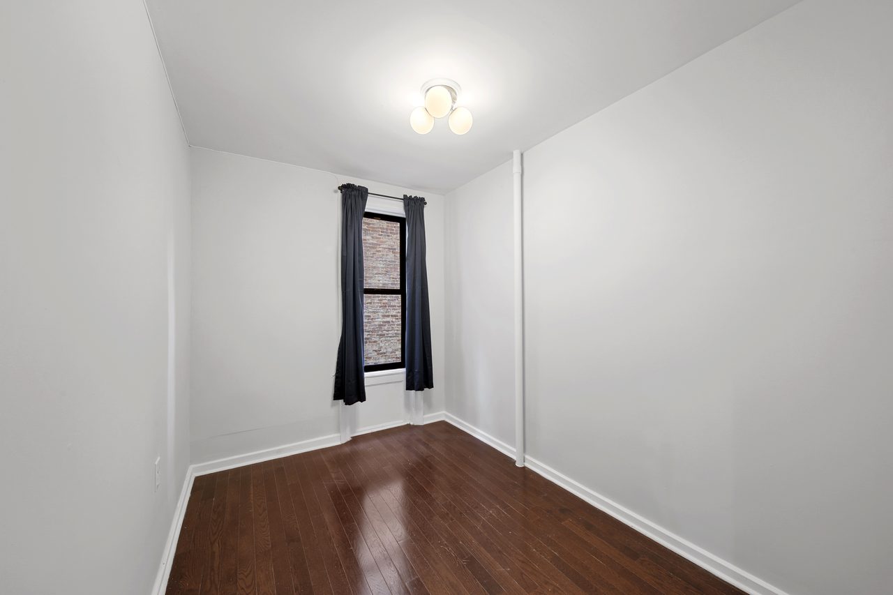 #594: Hamilton Heights - Queen Bedroom C - #594: Hamilton Heights - Gallery - 9