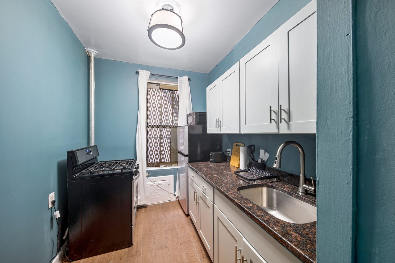 #594: Hamilton Heights - Queen Bedroom B - #594: Hamilton Heights - Gallery - 1