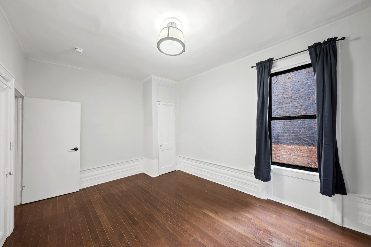  #594: Hamilton Heights - Queen Bedroom B  -  #594: Hamilton Heights  - Gallery -  8