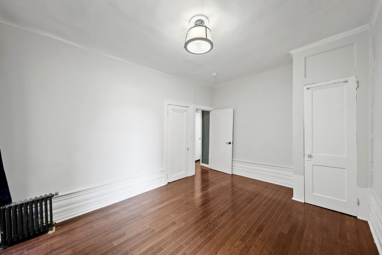 #594: Hamilton Heights - Queen Bedroom B - #594: Hamilton Heights - Gallery - 7