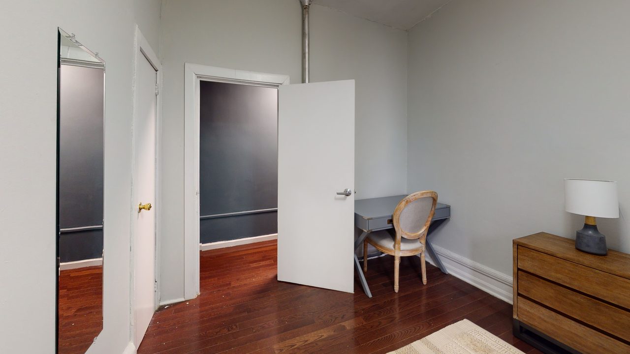 #594: Hamilton Heights - Queen Bedroom A - #594: Hamilton Heights - Gallery - 9