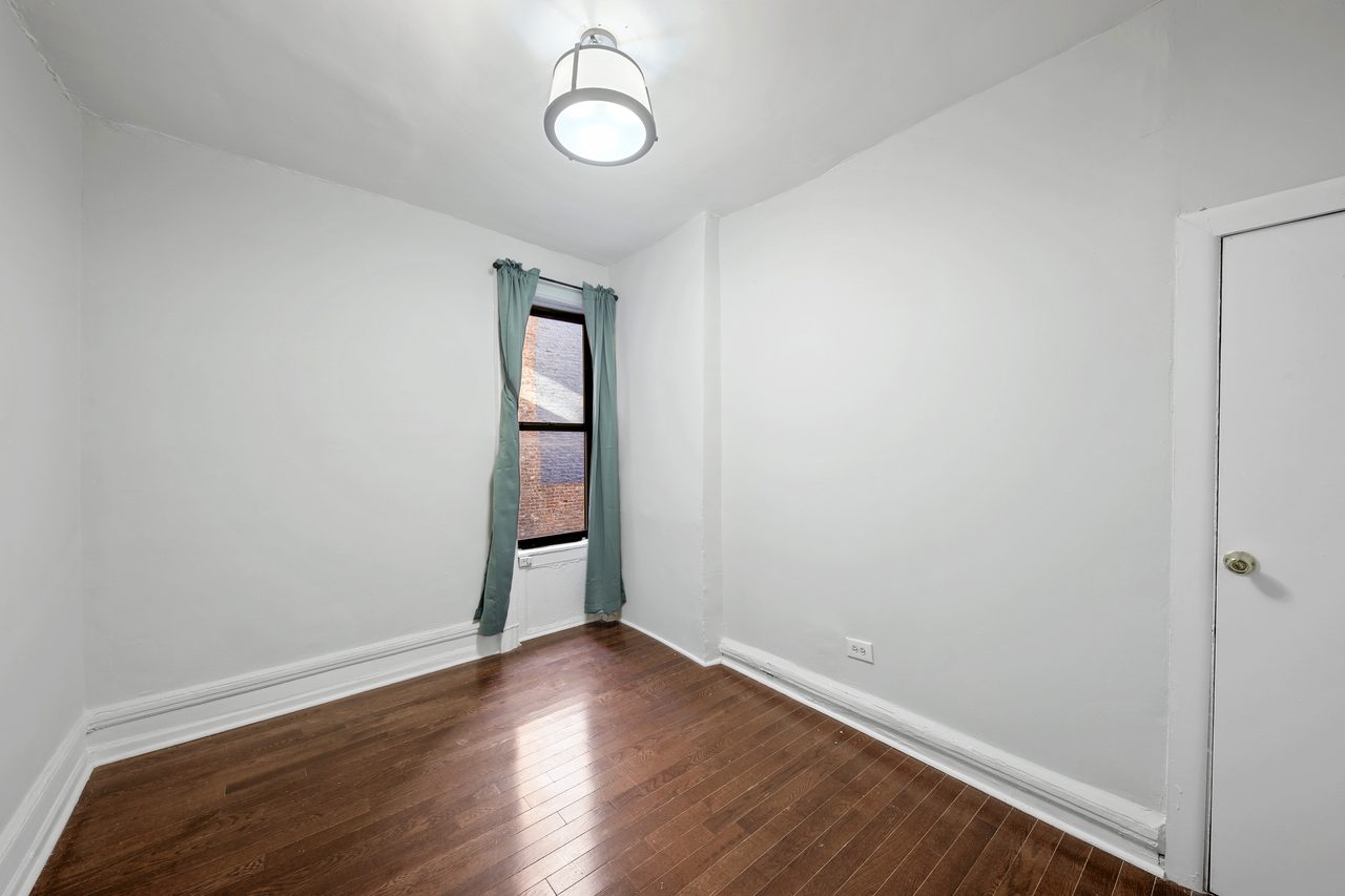  #594: Hamilton Heights - Queen Bedroom A  -  #594: Hamilton Heights  - Gallery -  8